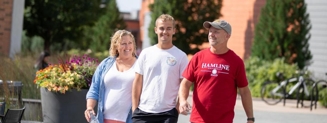 Student with his parents on Family and Friends Weekend