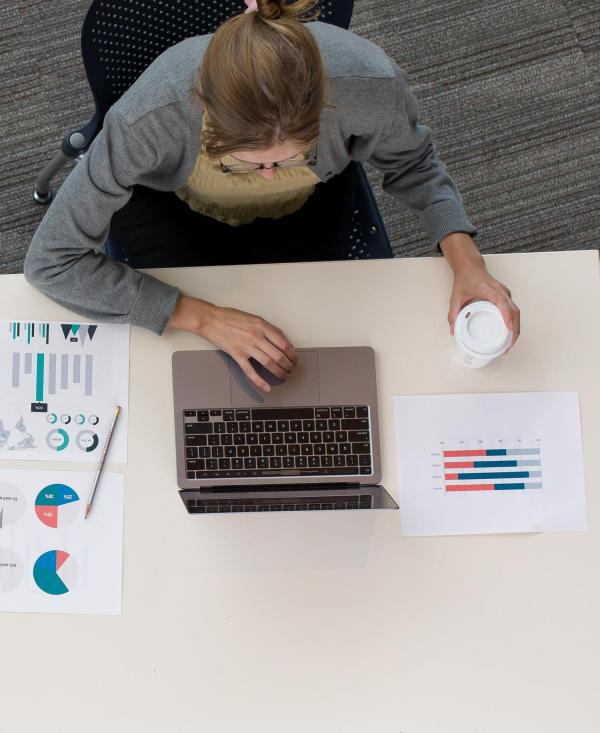 Student studying business at Hamline