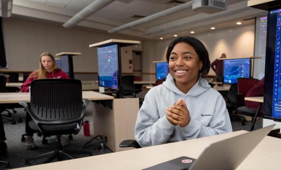 Business student in computer lab